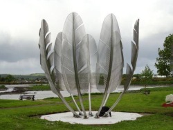 sixpenceee: In 1847 during the Irish potato famine, the Choctaw Nation of Native Americans donated 贳 to assist with famine relief. The Irish have just completed a monument of appreciation.  Facebook | Instagram | Scary Story Website 