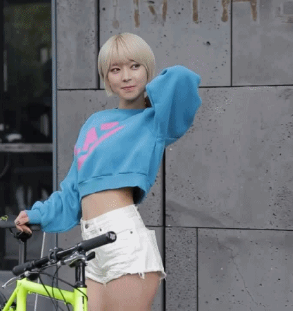 Choa - AOA. ♥  Made these gifs of Choa because she is sooo cute. ♥  Gifs 3 & 4 are the wide version of 1 & 2. ♥
