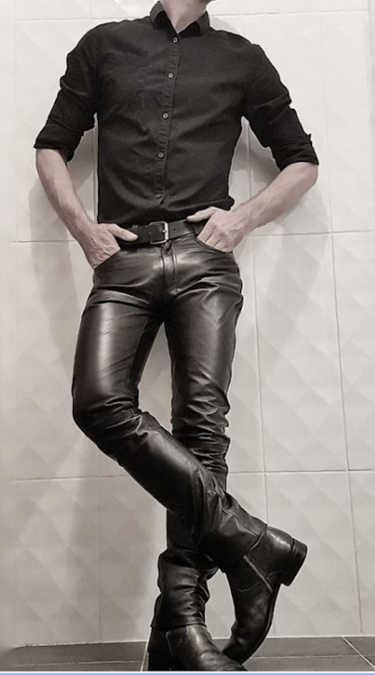 leathergearguy:simple but ravishing !!