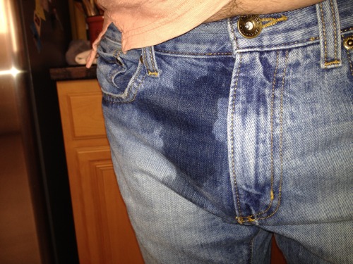 prairiepiss:  gapman99:  Got to excited taking pictures and unloaded in my pants.  This excites me too! 