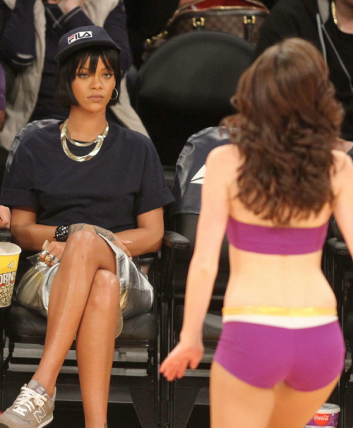 celebstarlets:  12/1/13 - Rihanna at the LA Lakers Basketball Game.