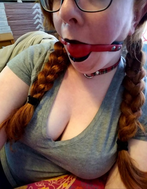 amateurgags:manic-pixie-ginger-slut: Enjoying my day off. Drooling from more than one set of lips…
