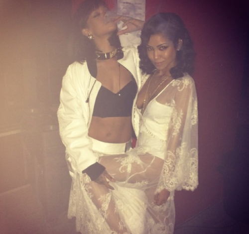 smokedriftingfromherlips:Rihanna with Jhene Aiko