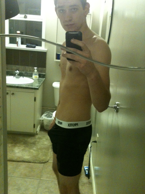 collegeboysnaked:  good