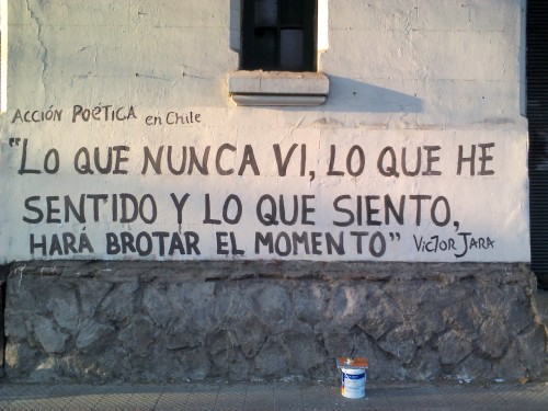 learning-to-fly-in-the-water:  “Lo que nunca vi, lo que he sentido, hará brotar el momento” victor jara. Av. España/Blanco Encalada. Santiago Acción poética en chile. 