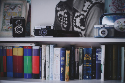 oktobergoud:  I really like floral prints & thrifted books (and cameras) :3 