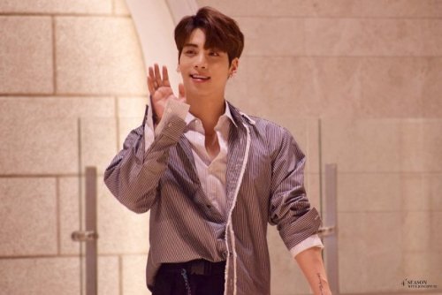 fyjjong: lotte world cinepark fansign ♡ 170505© four season (do not edit or remove logo) (i / i