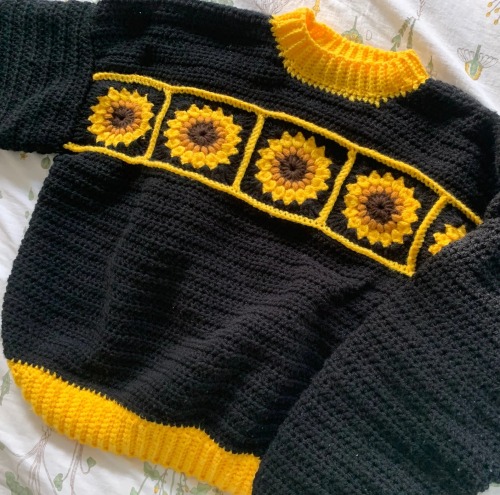 sosuperawesome: Sunflower Sweater Pattern // Myagko on Etsy