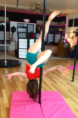 hotlearningwife:  Last night was a good night for pole! I did hands-free Gemini and Scorpio. Finally a trick that looks even partly as impressive as it feels. My husband was baffled when I showed him this picture. “What? How? How are you even doing