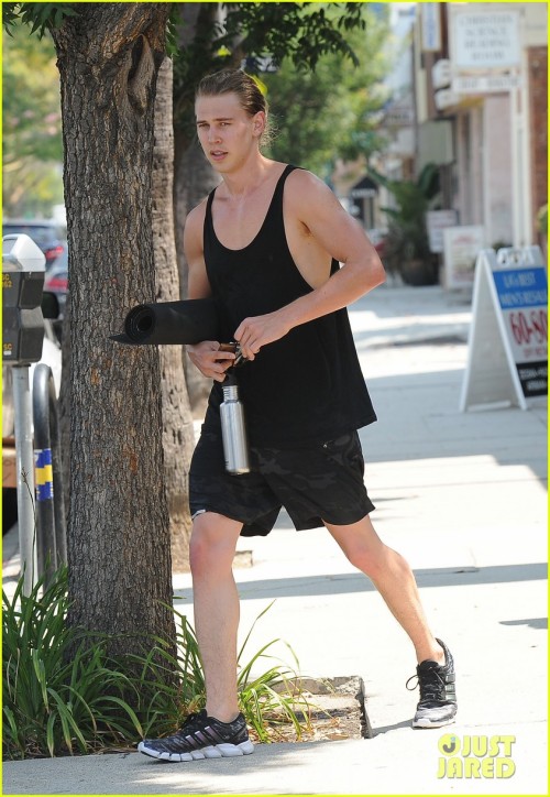 I Would Die To Get My Hands On An Austin Workout Video. I Would Do So Much. I Would Even Be Willing To