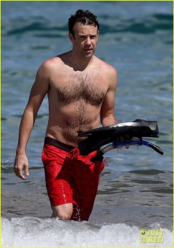 hairycelebs:  Jason Sudeikis