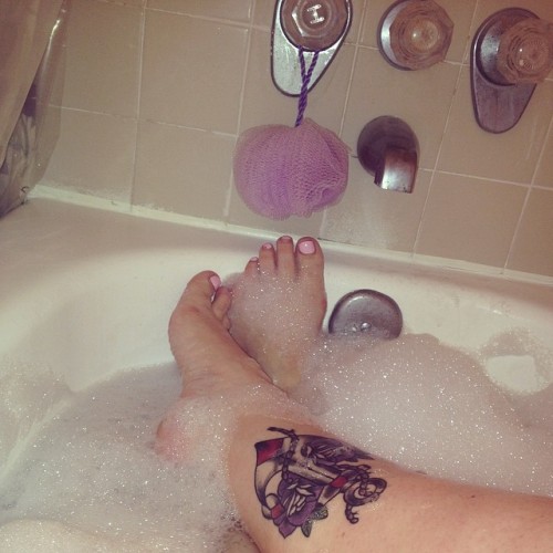 mindimisfit: #tattoo #bubblebath #relaxing finally a day off from work! Mmmmmmmmm