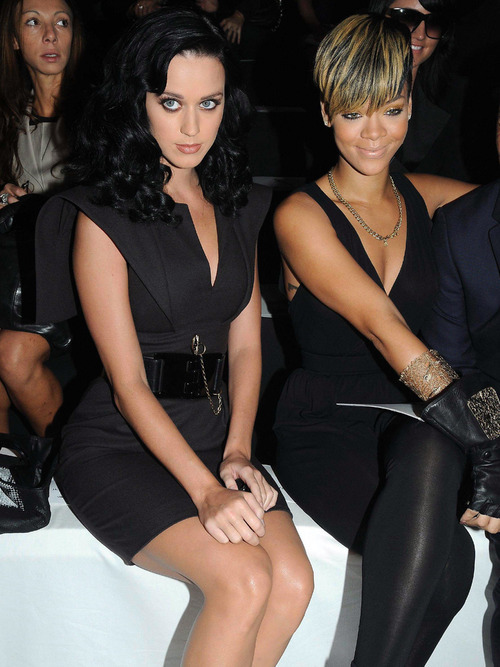 tokomon:  makingmywaydownmax:  The main reason Rihanna was so unamused during the