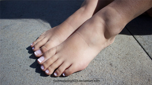 tumblrfeet:  http://footmodeling503.deviantart.com/art/Nina-IMG-6275-tagged-527846787  These feet make me horny ,yum!