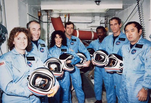 galaxythreads1:Remembering Space Shuttle Challenger via NASA https://go.nasa.gov/VhBOGF
