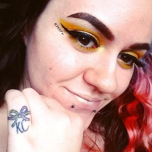 fairyneko:  fairyneko:My SOULMATE did her makeup inspired by me! (My favorite color