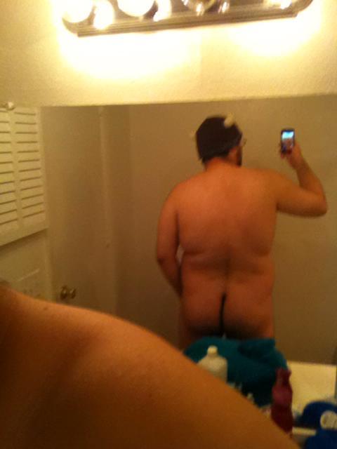 chubpornlover:  zerocub:  By request: Hat and nothing else.  bueno. con uds! mi enamoramiento