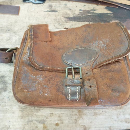 <p>A nice, old hunting bag in for refurbishment. It is going to take a fair bit of oiling before I even dare do too much to it.<br/>
#oaksidesaddlery #hunting #leatherbag #leatherrepair #leatherrestoration #leatheroil <br/>
<a href="https://www.instagram.com/p/CV91miKsSNm/?utm_medium=tumblr" target="_blank">https://www.instagram.com/p/CV91miKsSNm/?utm_medium=tumblr</a></p>