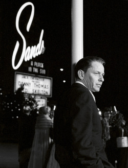 fuckyeahvintage-retro:  Frank Sinatra in