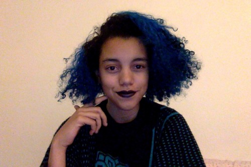 twilightzoning:  got some black lipstick the other day and well i’m here to remind everyone that i am cute hello 