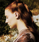 rubyredwisp:  All color had fled the world outside. It was a place of whites and blacks and greys. White towers and white snow and white statues, black shadows and black trees, the dark grey sky above. A pure world, Sansa thought. I do not belong here.