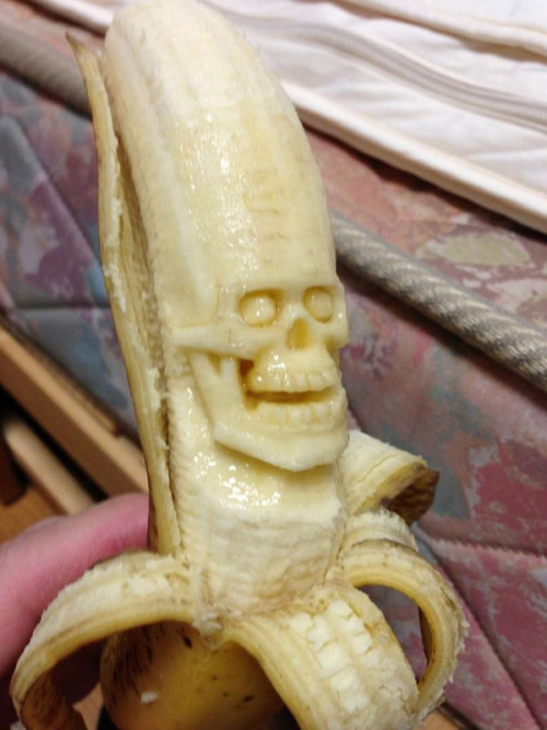 ex0skeletal:  Banana Sculptures Made Using A Toothpick And A Spoon