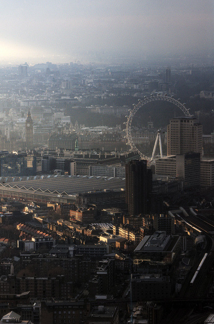 brutalgeneration:  hazy evening in london by mariusz kluzniak on Flickr. 