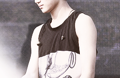 alluric-blog:  Reasons to love Kim Jongin: His arms. 