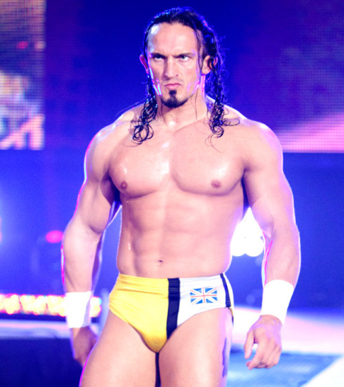 Porn Pics pezziecoyote:  Corey Graves vs Adrian Neville,