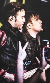 gerards-scarf:  Patrick Stump and Pete Wentz