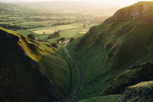 adambenhall:Sunrise on Winnats Pass, Peak District.