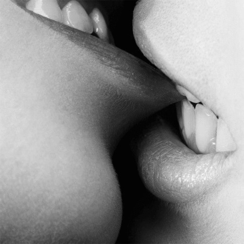 asubsnaughtydesires:  Bite….