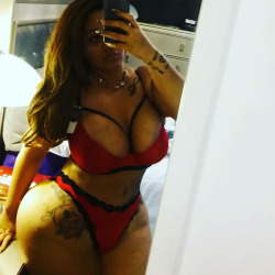 bubblelishass:  @curvyredbone15 