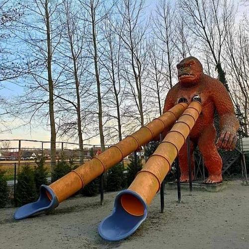 Wilwheaton:  Picsthatmakeyougohmm:hmmm Okay, I See What You’re Going For Here.