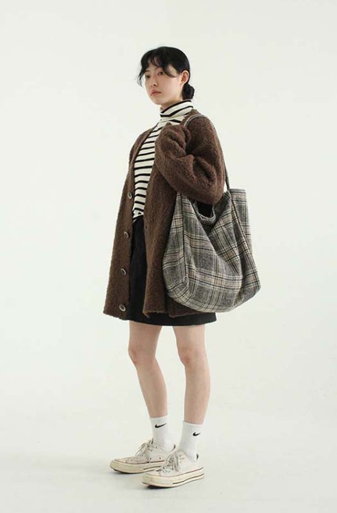 daeum:loose fit wave fur cardigan (BROWN)58,000원