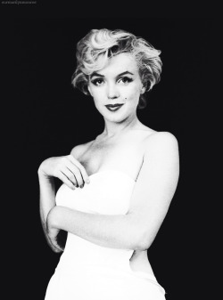 ourmarilynmonroe:  Marilyn Monroe photographed by Milton Greene, 1954. 