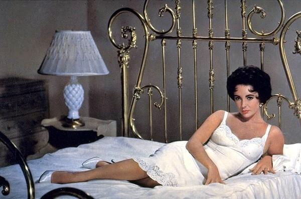 theniftyfifties:  Elizabeth Taylor in ‘Cat on a Hot Tin Roof’, 1958. 