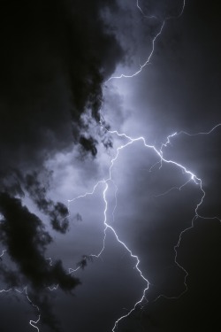 0ce4n-g0d:  RIDE THE LIGHTNING ... | Ben