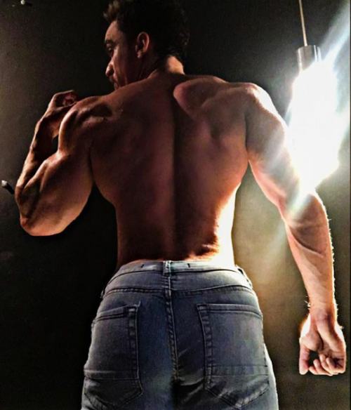 gr8kingofhearts: adictoalosculones: Culototototote de Edson (big ass Edson)😲😳😍😈🍑👅🍆💦  … 