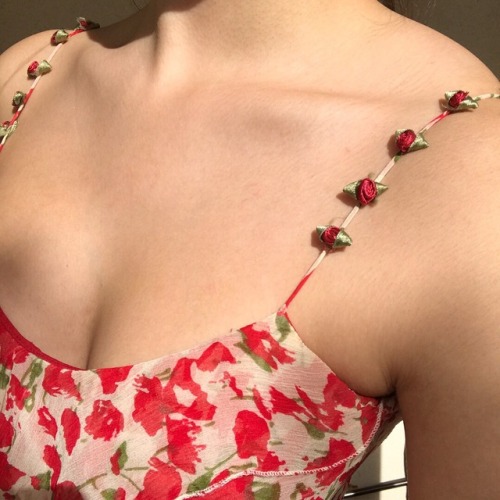 katelynsgnarlyblog: instagram.com/p/Bc1DSZaB0ud/ 100% silk in the sun ☀️