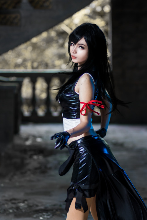 cosplayiscool:  Tifa Lockhart by Kop-eeCatCheck out http://cosplayiscool.tumblr.com for more awesome cosplay