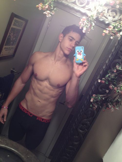 helixgays:  (via gay from a to z - www.gay-and-romeo-planet.com Guys, Teen, Male, Pictures, Videos, Sex, Jack-off, self portraits, selfies, Nude, Naked, Gay Max e Gatos - Max e Gatos 285629 - Boy oh Boi - Gay and romeo planet)