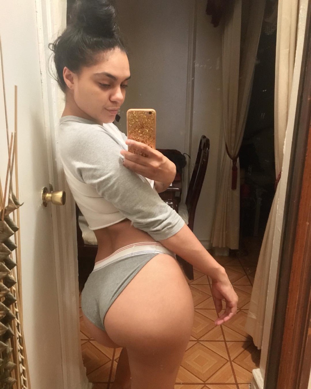 azzdreamerz:  BRooklyn Bitch 🗽🍑😍  I need me a Brooklyn chick.