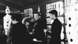 Lovelytomlinsn:  One Direction (Louis) Attempt To Steal Their Own Brit Award At The
