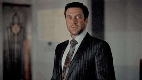 suspectsim:Unnecessary gifs of Raul Esparza ↝ (3/?)