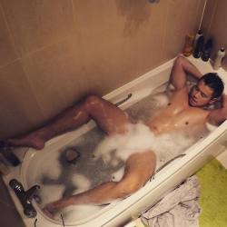 monkeygogo:  There’s nothing quite like relaxing to a bath back at home 