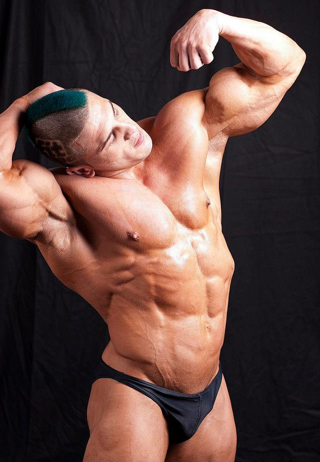 serbian-muscle-men:  Bulgarian bodybuilder Yovko More of his photos here -&gt;