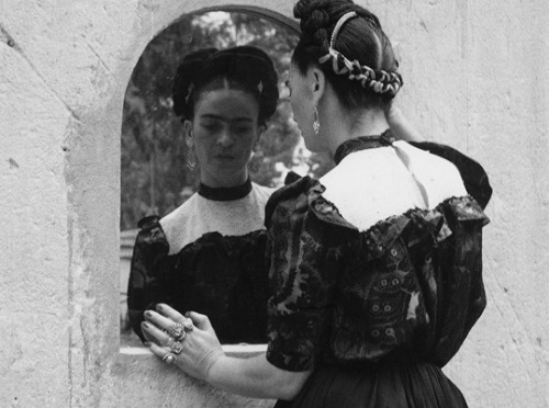 Porn vintagegal:  Frida Kahlo photographed by photos