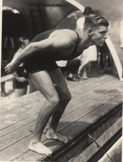 bala5: Buster Crabbe, 1932, gold medal Olympic swimmer and future movie star                     