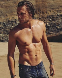 hotinjeans:  Christopher Mason